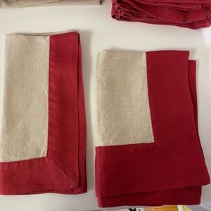 Matching dinner napkins set